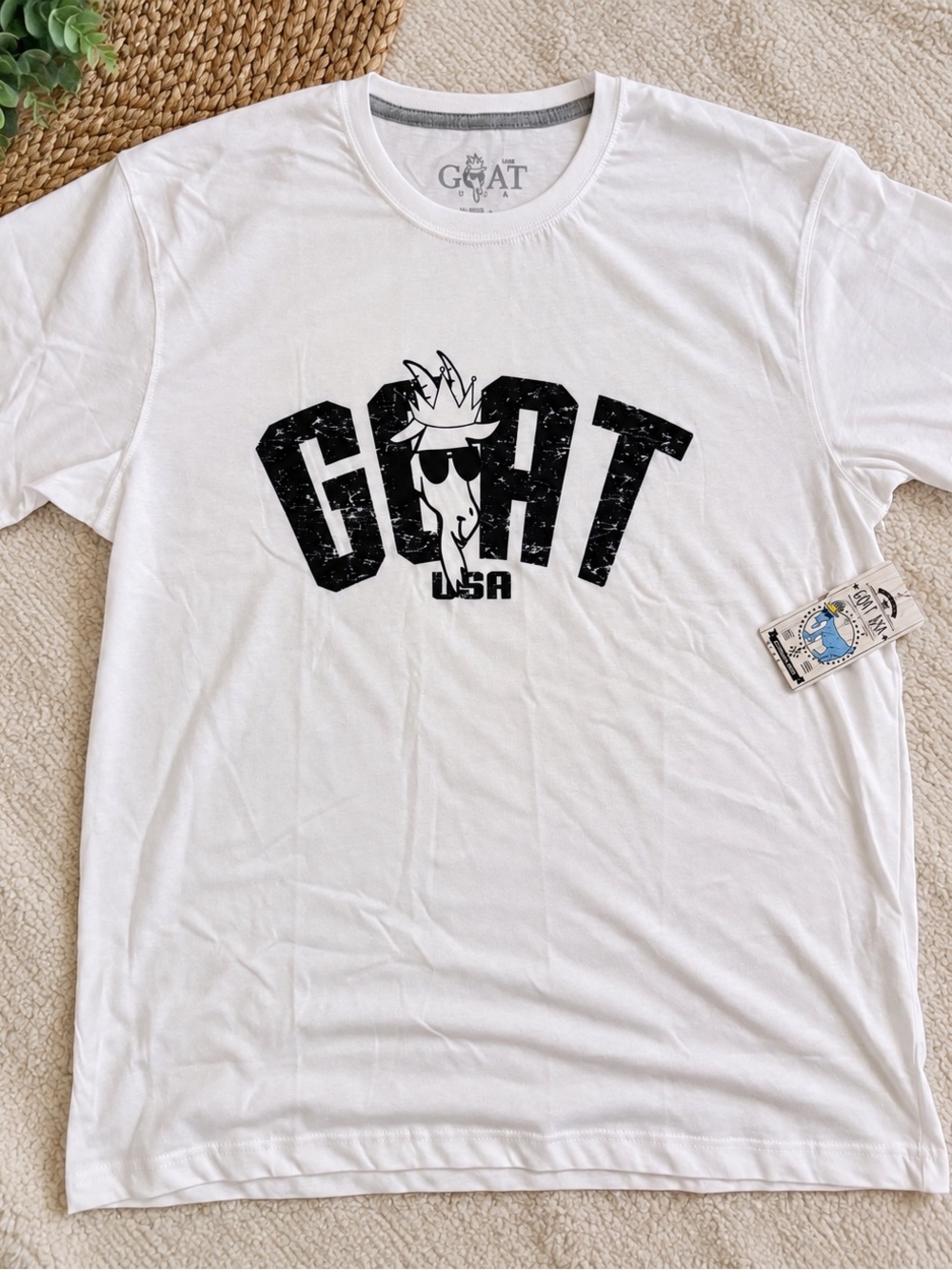 GOAT USA Men's White Graphic Short Sleeve Tee